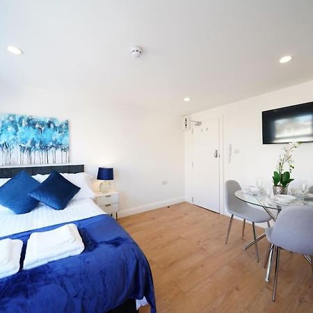 New Private Studio Apartment London 5 Buitenkant foto