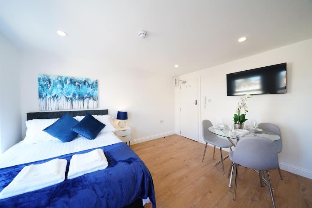 New Private Studio Apartment London 5 Buitenkant foto